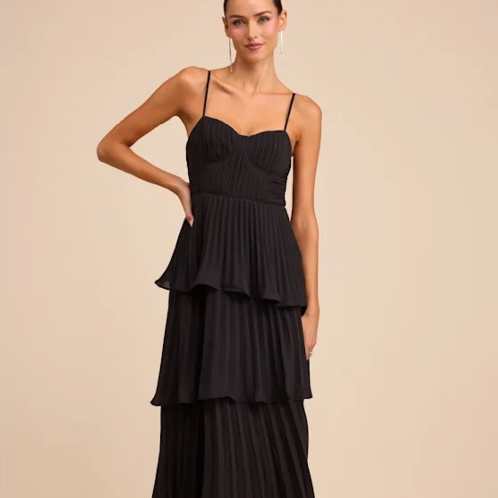 Lulu's Black Pleated Maxi Dress